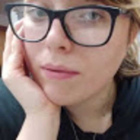 Meet your Posher, Becca - Picture 1 of 1